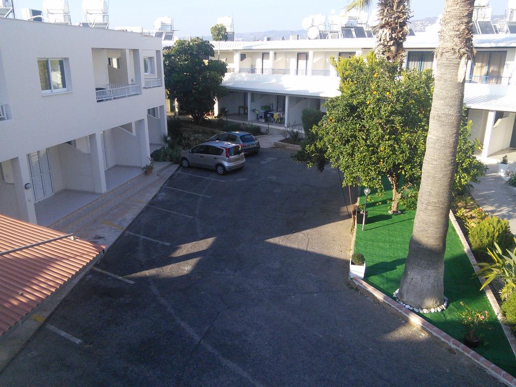 Zoe'S Court Aparthotel Klorakas Exteriör bild
